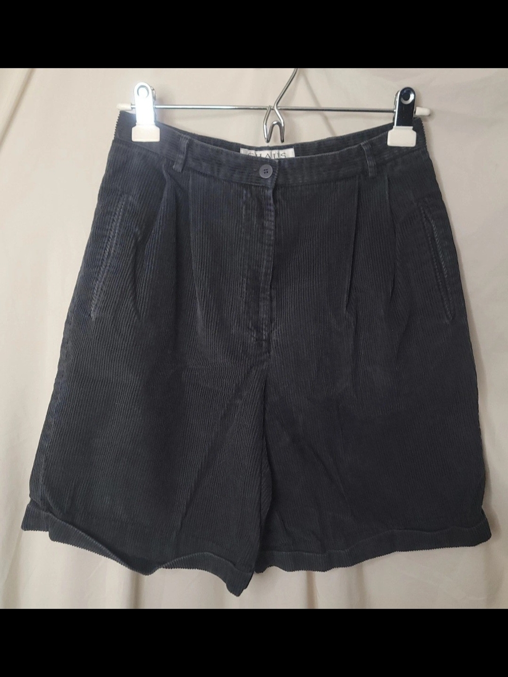 VTG Chaus Sport Dark Navy Blue Pleated High Rise Corduroy Mom Shorts